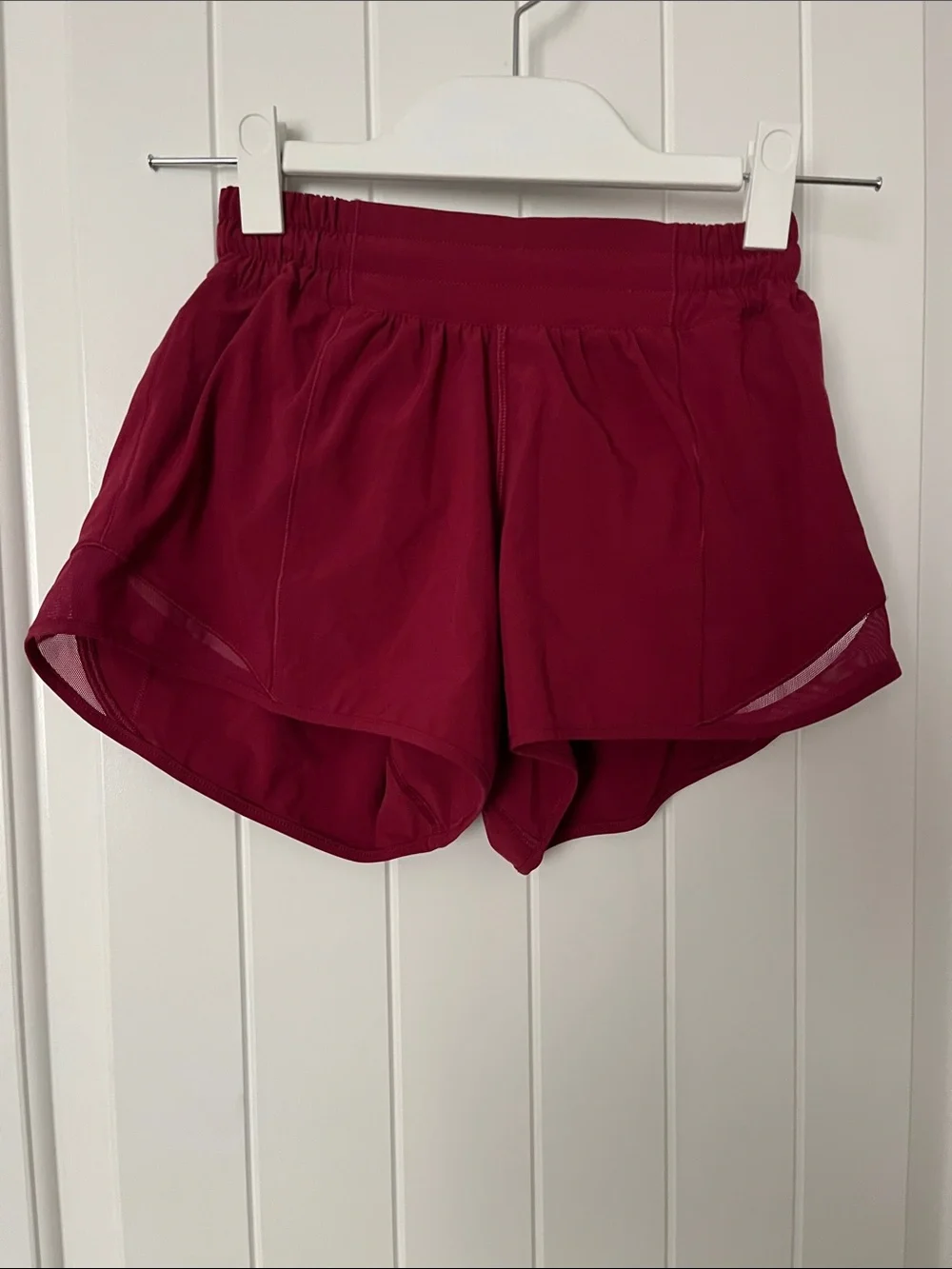 lululemon athletica Hotty Hot 2.5”Women's Deep Red Running Shorts